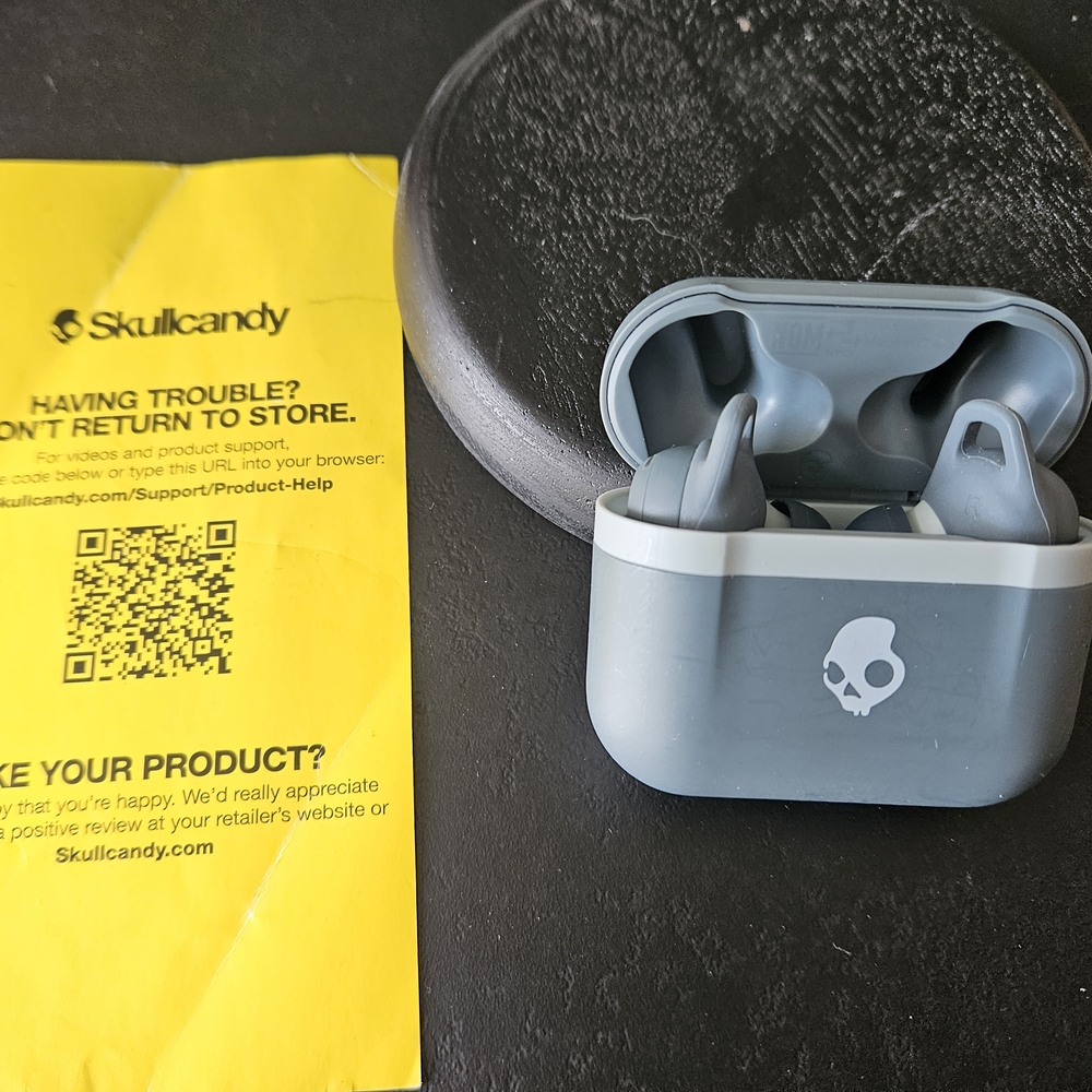 Skullcandy Indy Evo Gray Wireless Earbuds - Picture 3 of 5